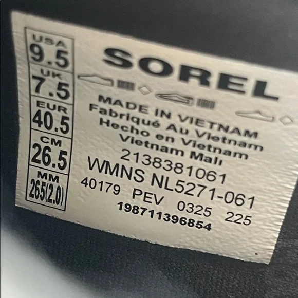 Worn Once! SOREL Out N About Mini Puffy Boots - Picture 7 of 7